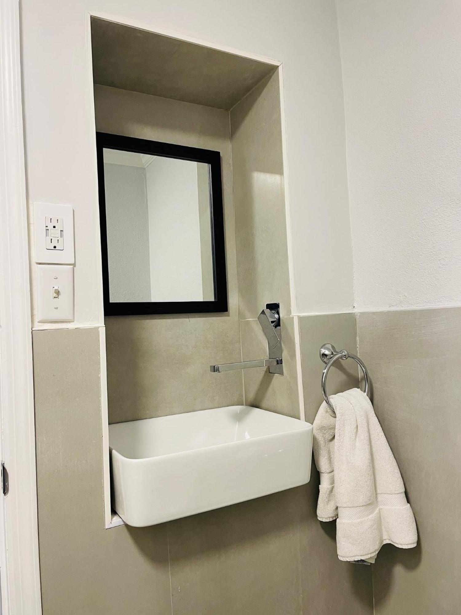 Aparthotel Studio, 100 Feet From The